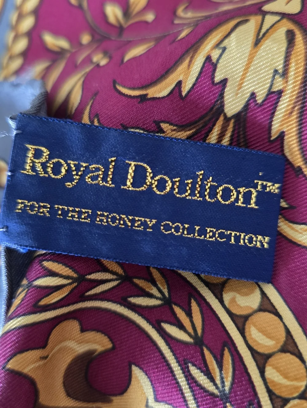 Royal Doulton 100% Silk Scarf 34
